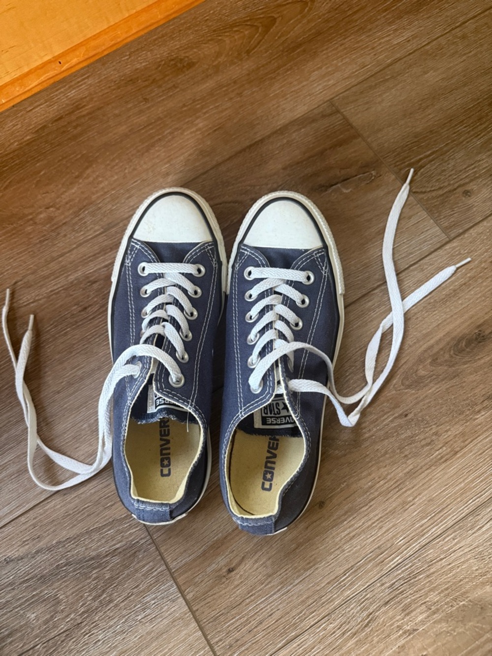 Converse Low Top Sneakers in Navy size 7